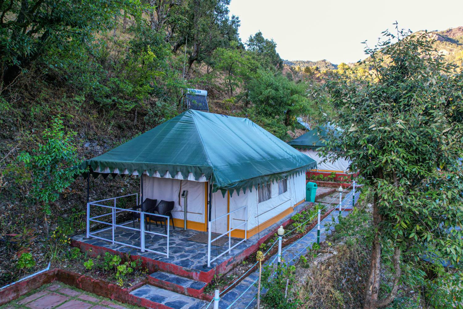 resorts in pangot