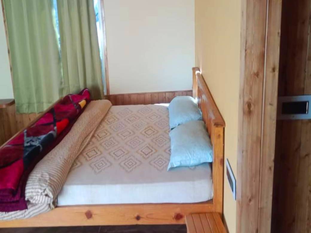 resorts in pangot